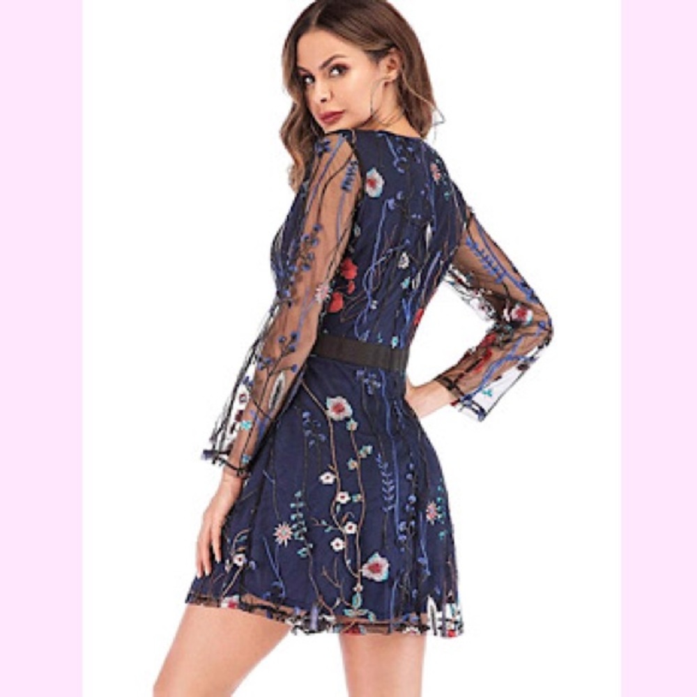 🆕Floral Embroidered Mesh Long Sleeve Dress - Picture 2 of 3